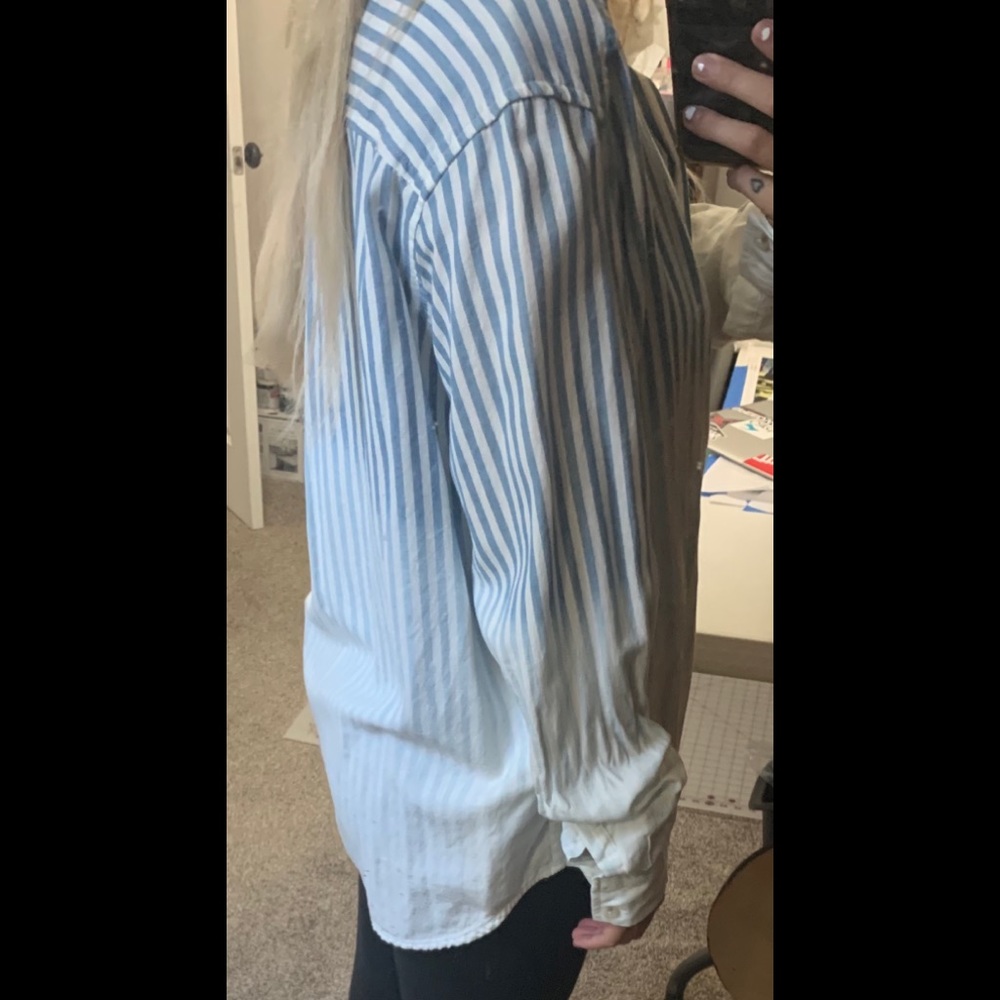 Women’s Button Up - Picture 3 of 4